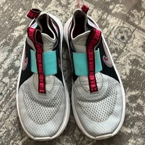 Nike Flex Runner size 4y